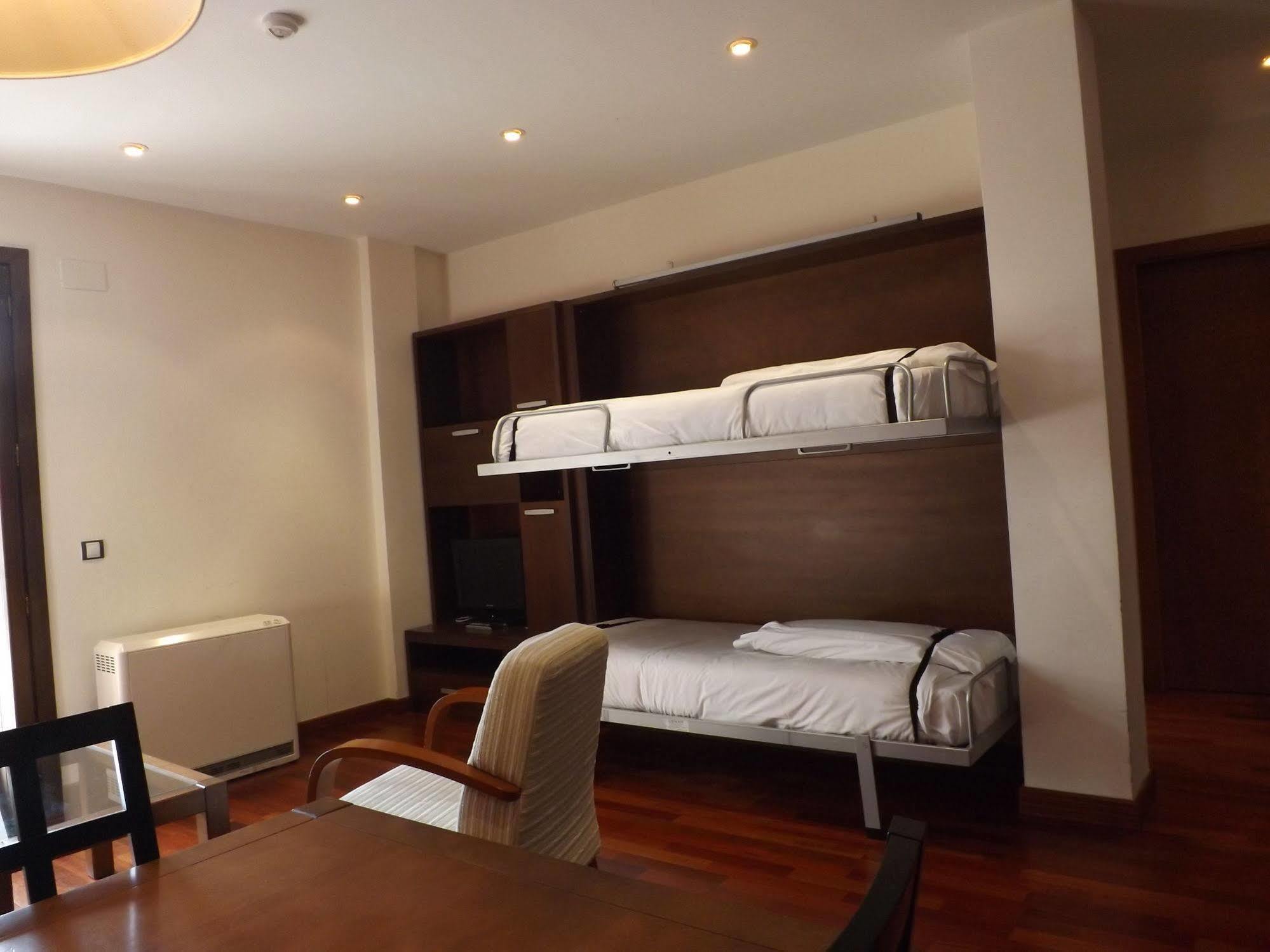 Villanúa Roca Nevada Suites מראה חיצוני תמונה