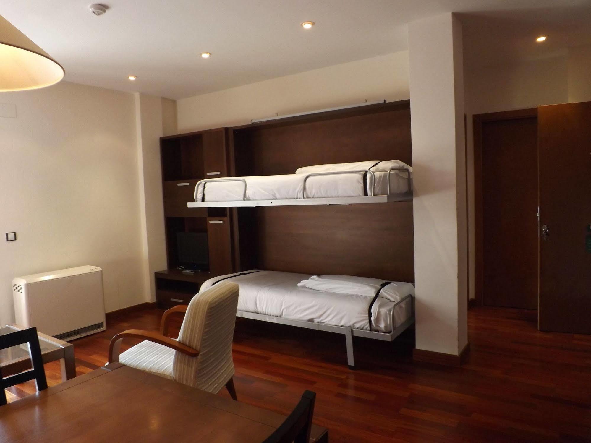 Villanúa Roca Nevada Suites מראה חיצוני תמונה