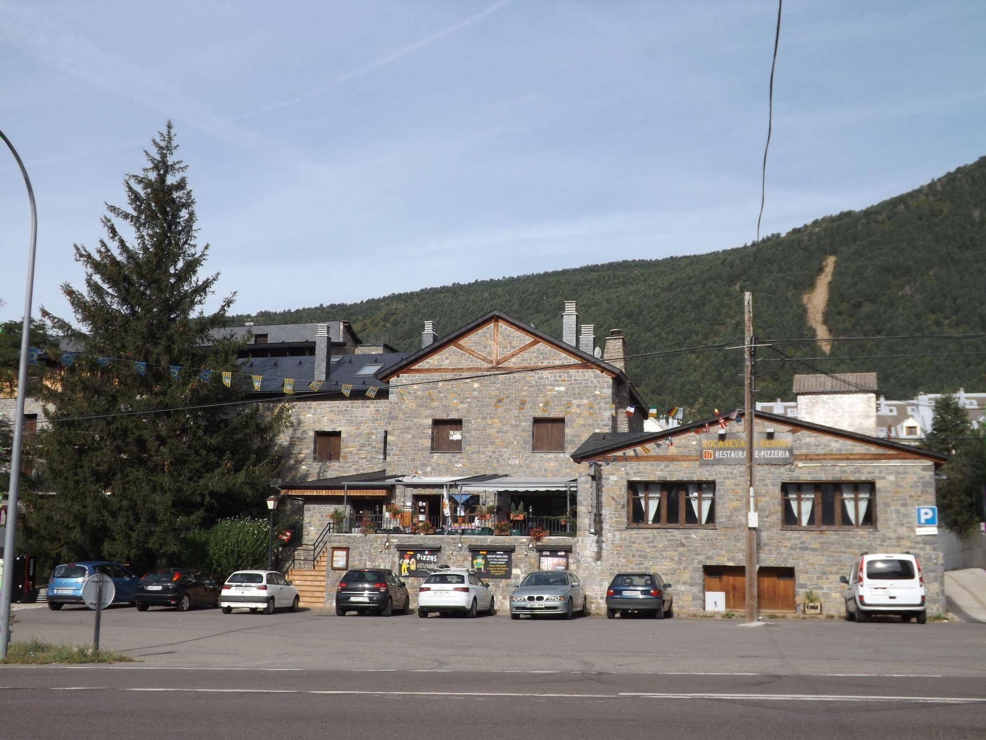 Villanúa Roca Nevada Suites מראה חיצוני תמונה